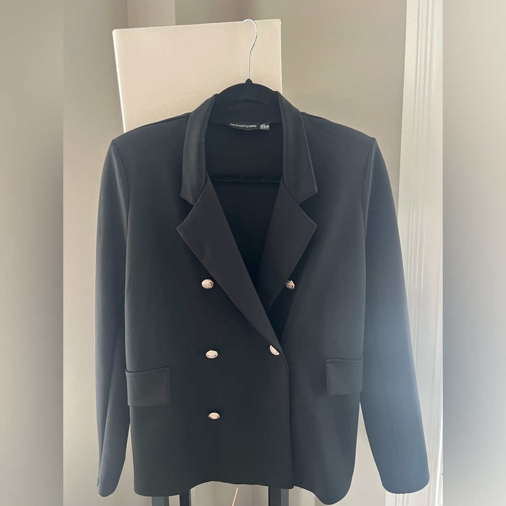 Pretty Little Thing black blazer